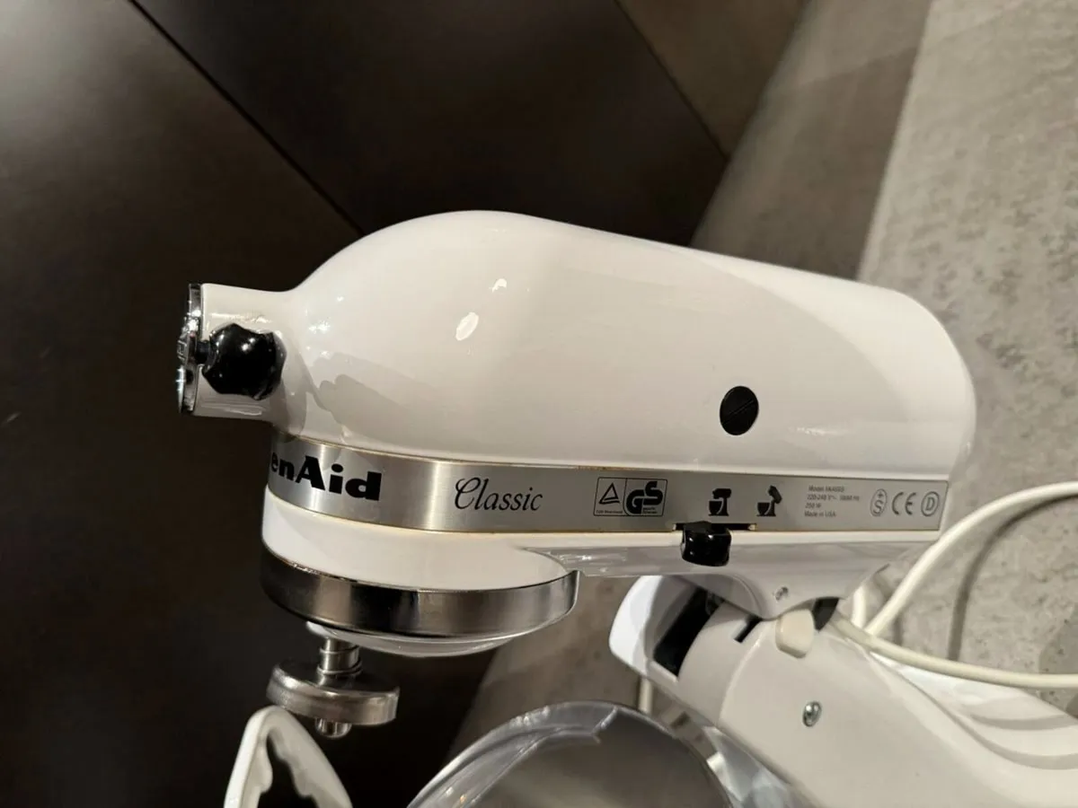 New KitchenAid Artisan 4.8 L Mixer with extras - Image 3