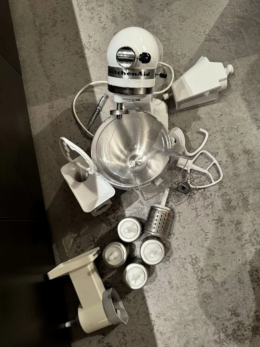 New KitchenAid Artisan 4.8 L Mixer with extras - Image 4
