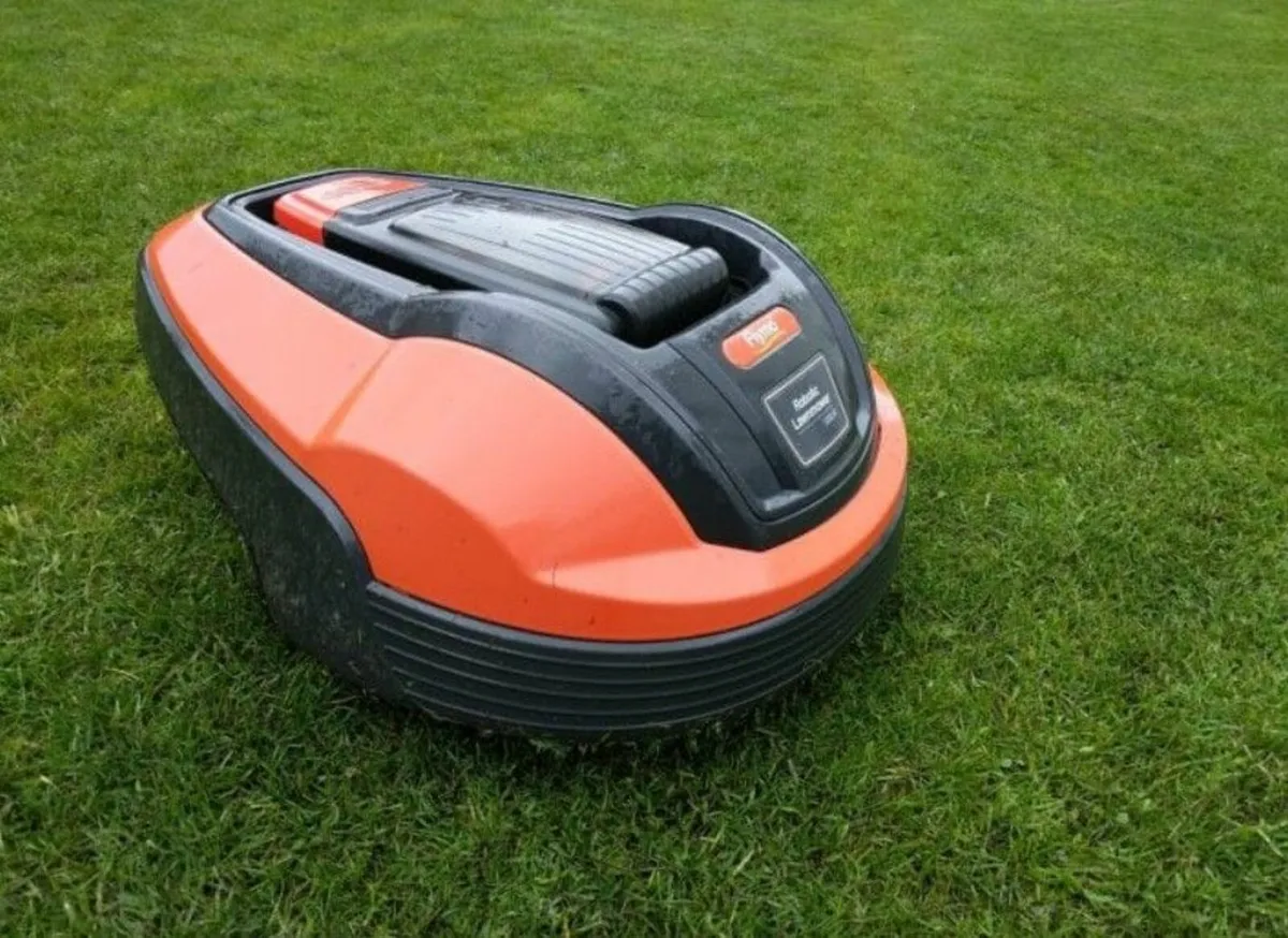 Flymo 1200R robotic Lawnmower - Image 4