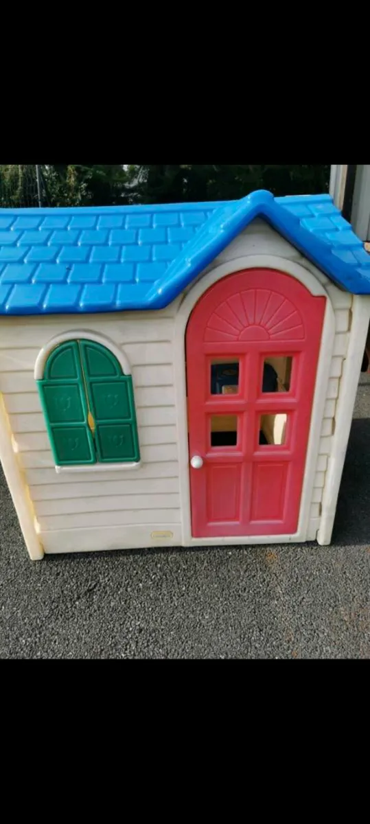 Play house and water table - Image 1