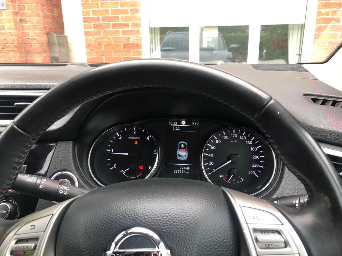 171 Nissan Qashqai 1.5SV Premium E6 - Image 3