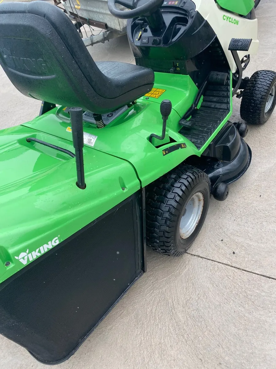 Ride on lawnmower - Image 1