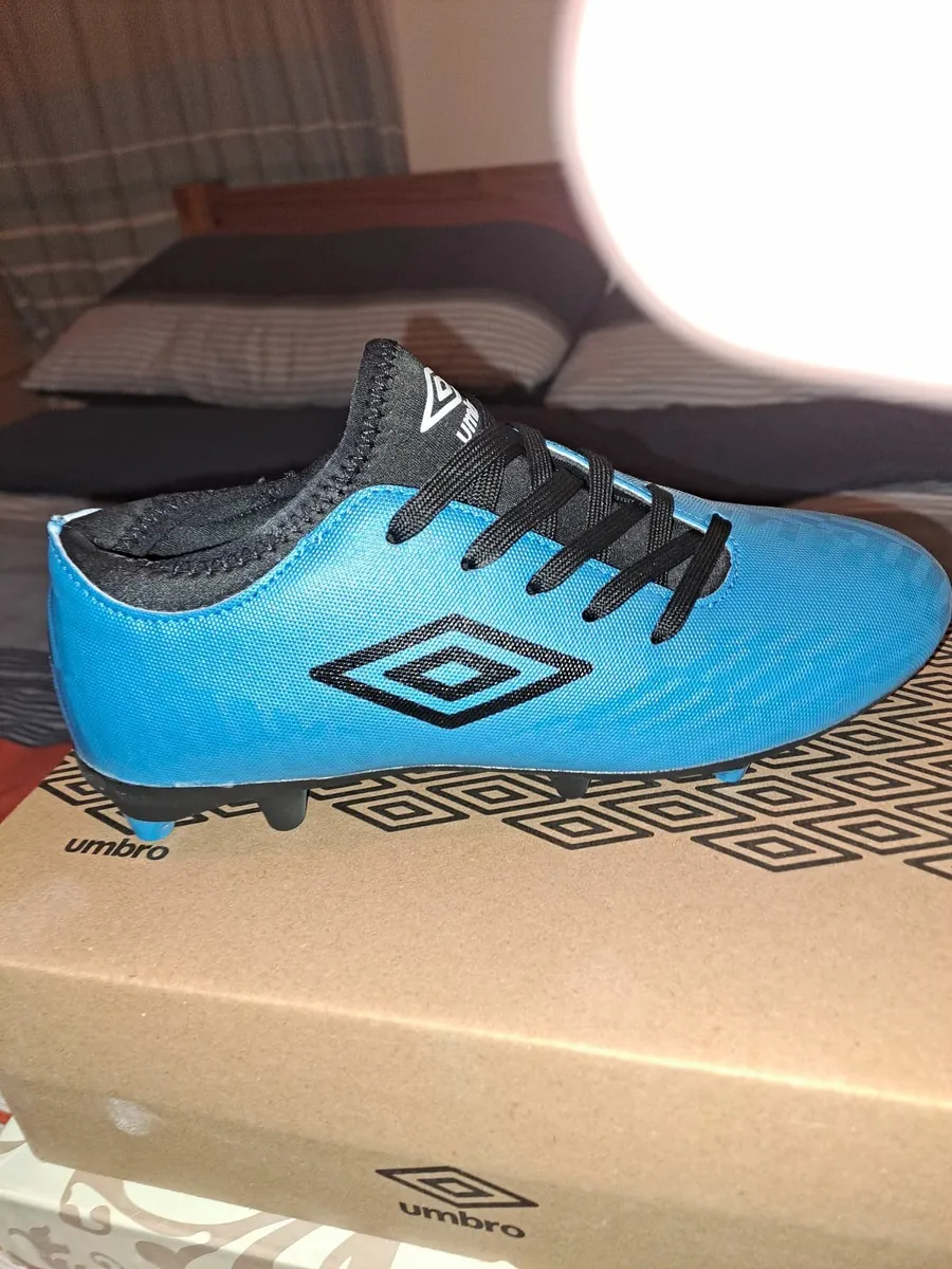 football shoes - Image 4