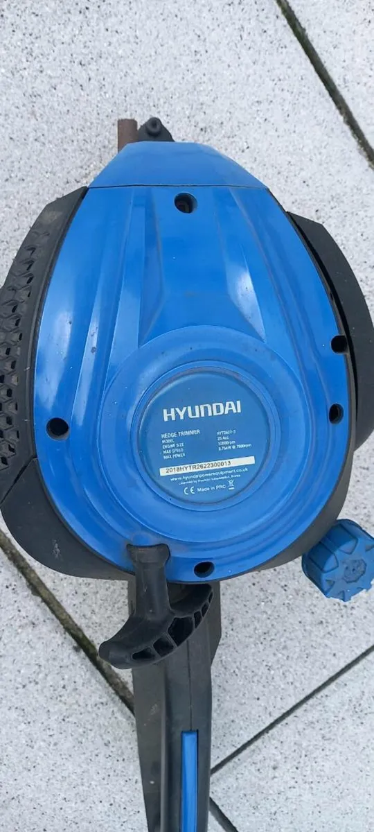 Hyundai Hyt2622-3 Hedge trimmer or a Blade for one