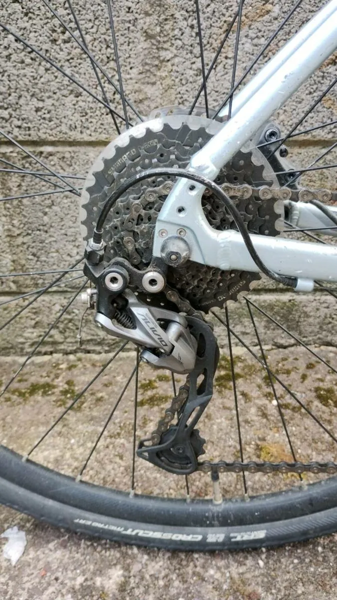 Great starter Giant bike - Image 2