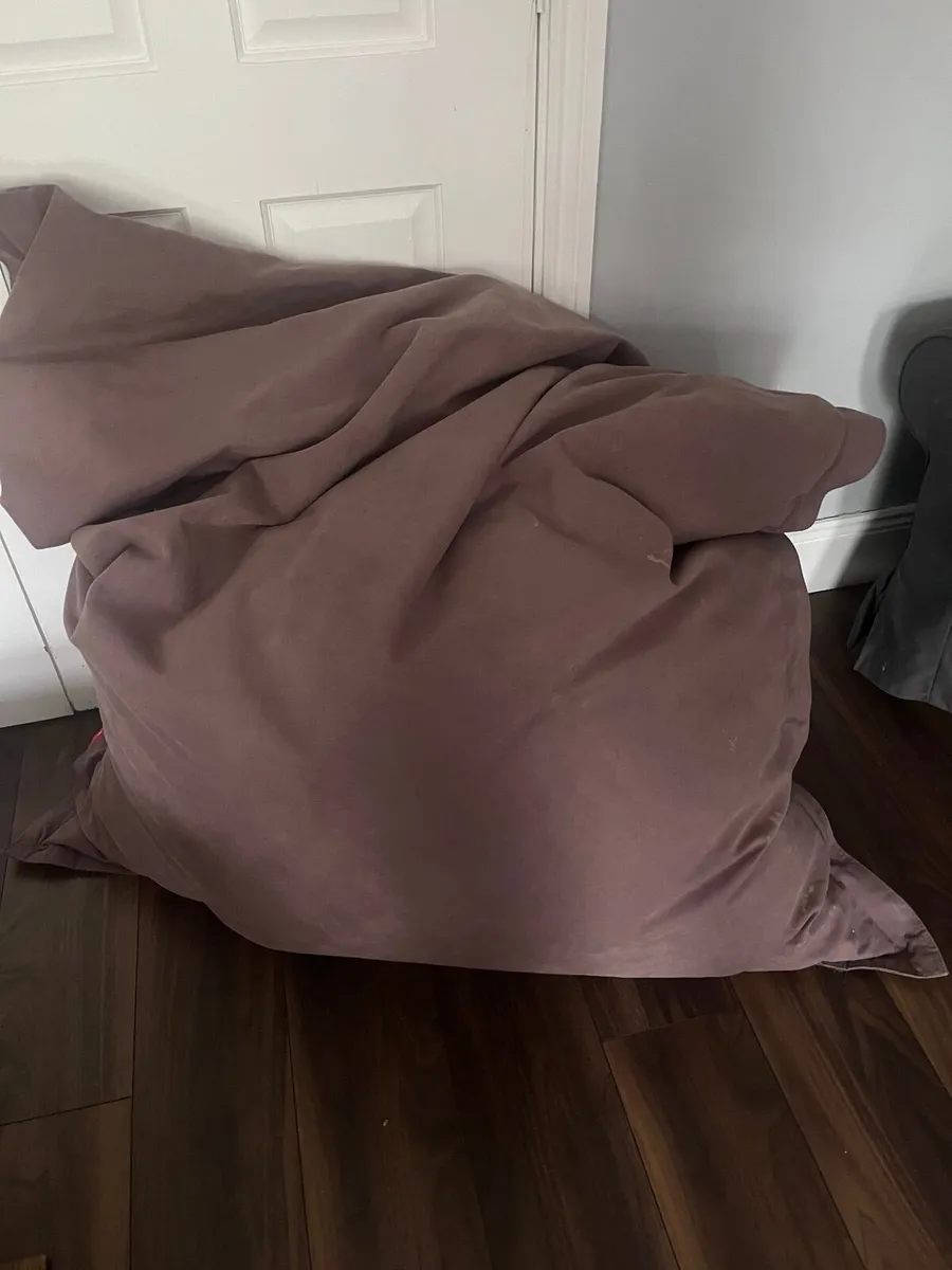 grey beanbag - Image 1