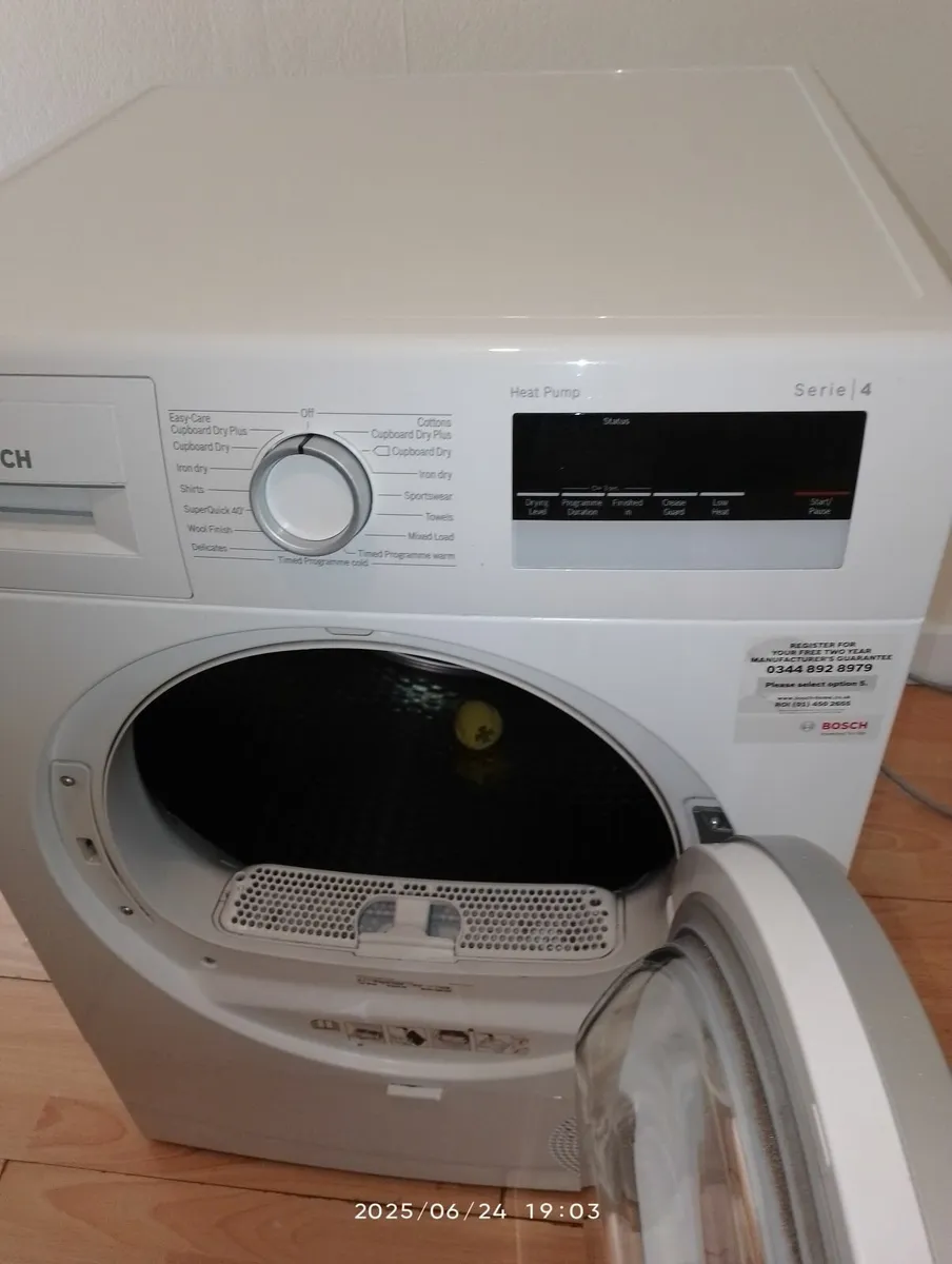 Bosch clothes dryer 8kg - Image 1