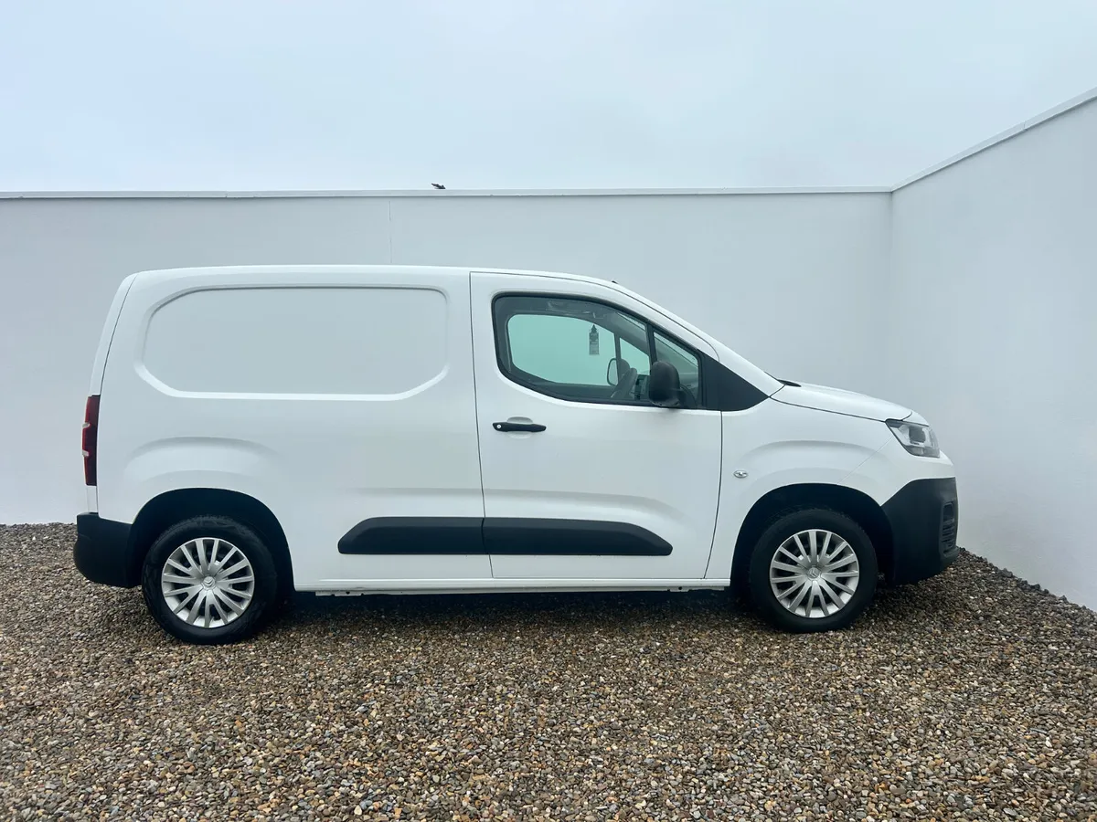 Citroen Berlingo as new condition 2021 - Image 3