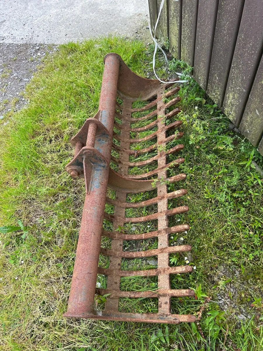 Lawn rakes - Image 1