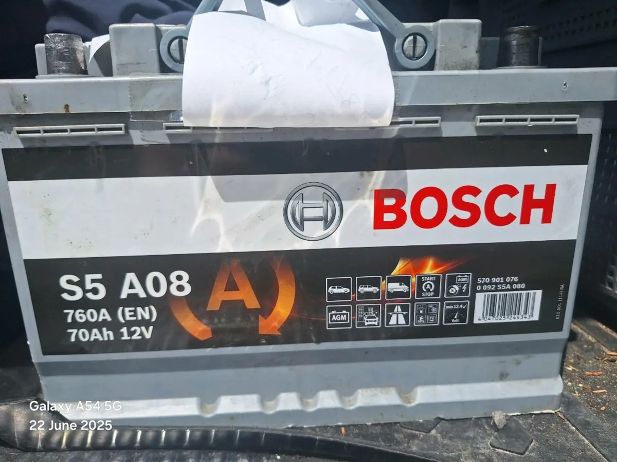 Car battery - Image 1