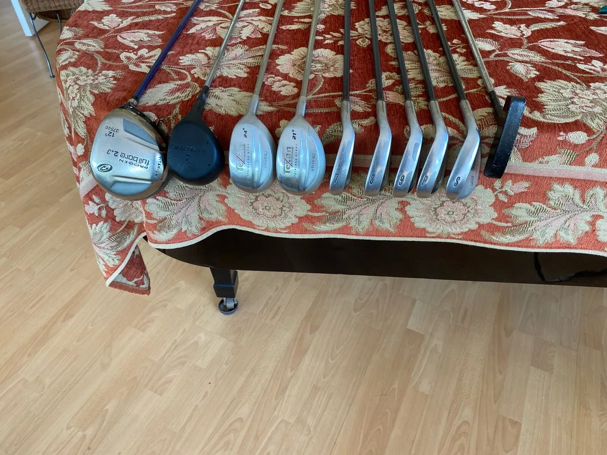 Junior golfer set of clubs - Image 1