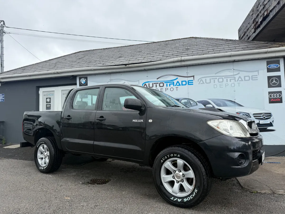TOYOTA HILUX MINT CONDITION - Image 2
