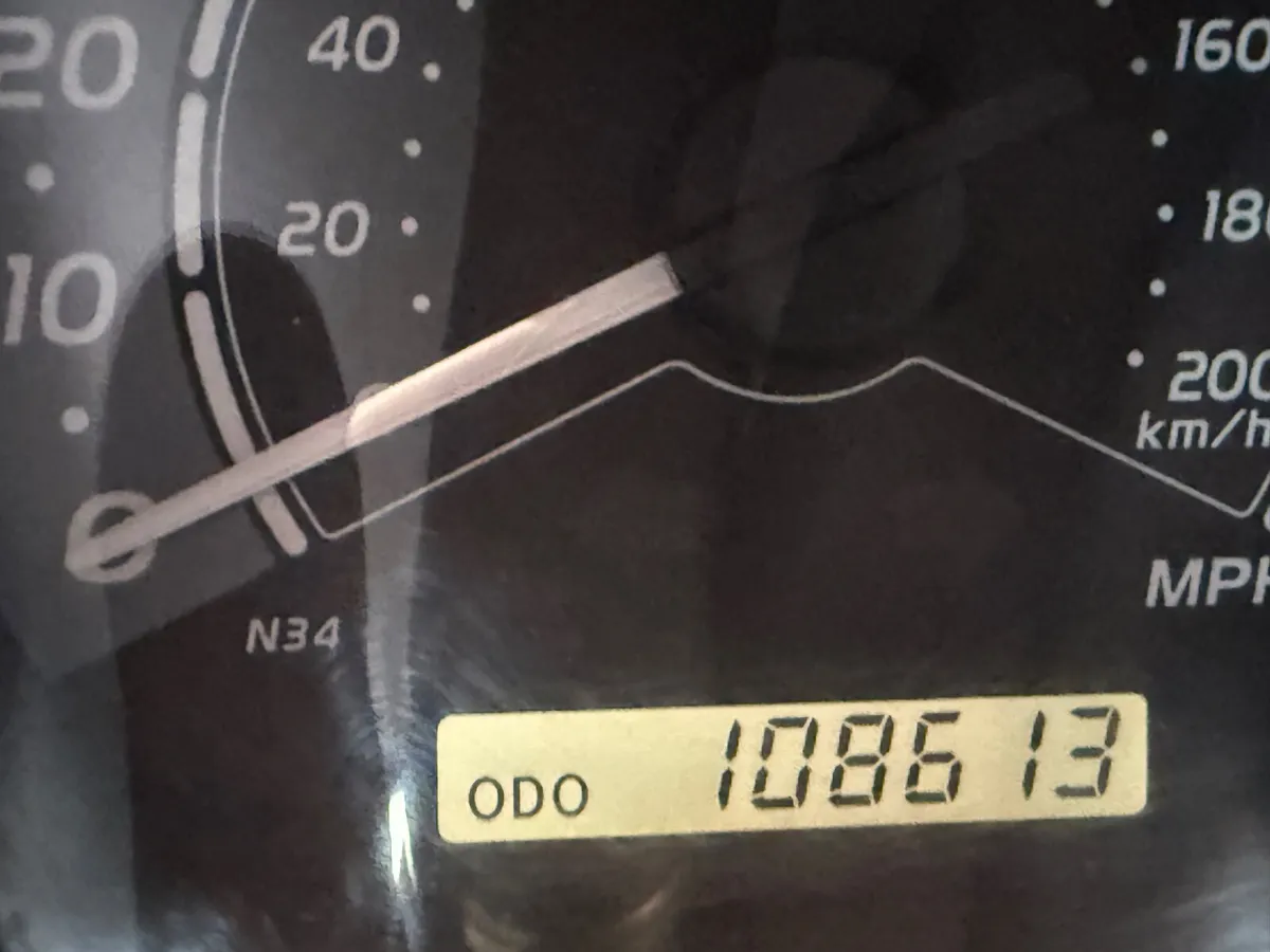TOYOTA HILUX MINT CONDITION - Image 4