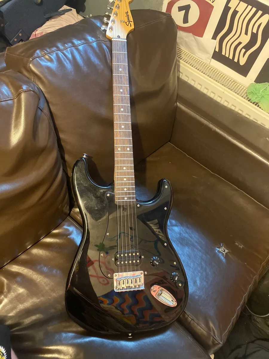 Electric guitar - Image 1