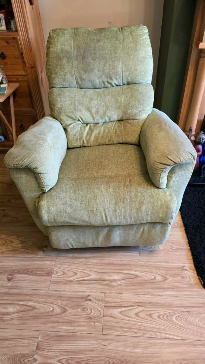 Rotating and reclining rocking chain - Image 1