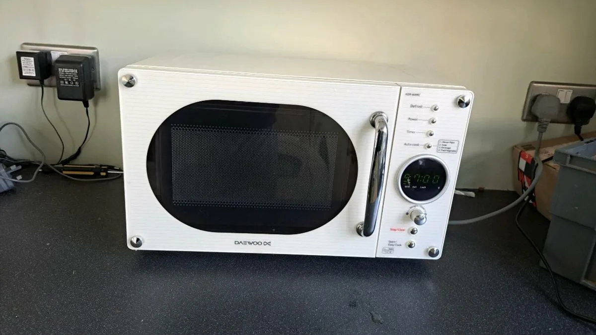 Retro Microwave. - Image 1