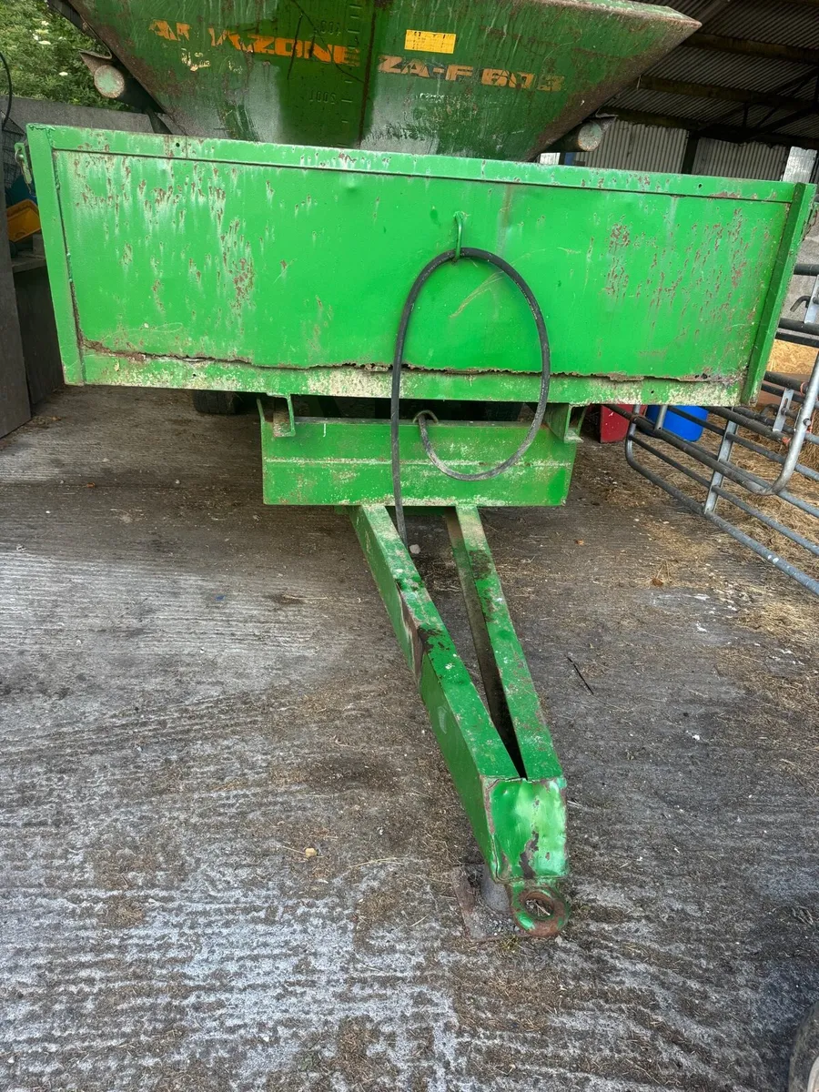 Tipping trailer & Fertiliser spreader - Image 2