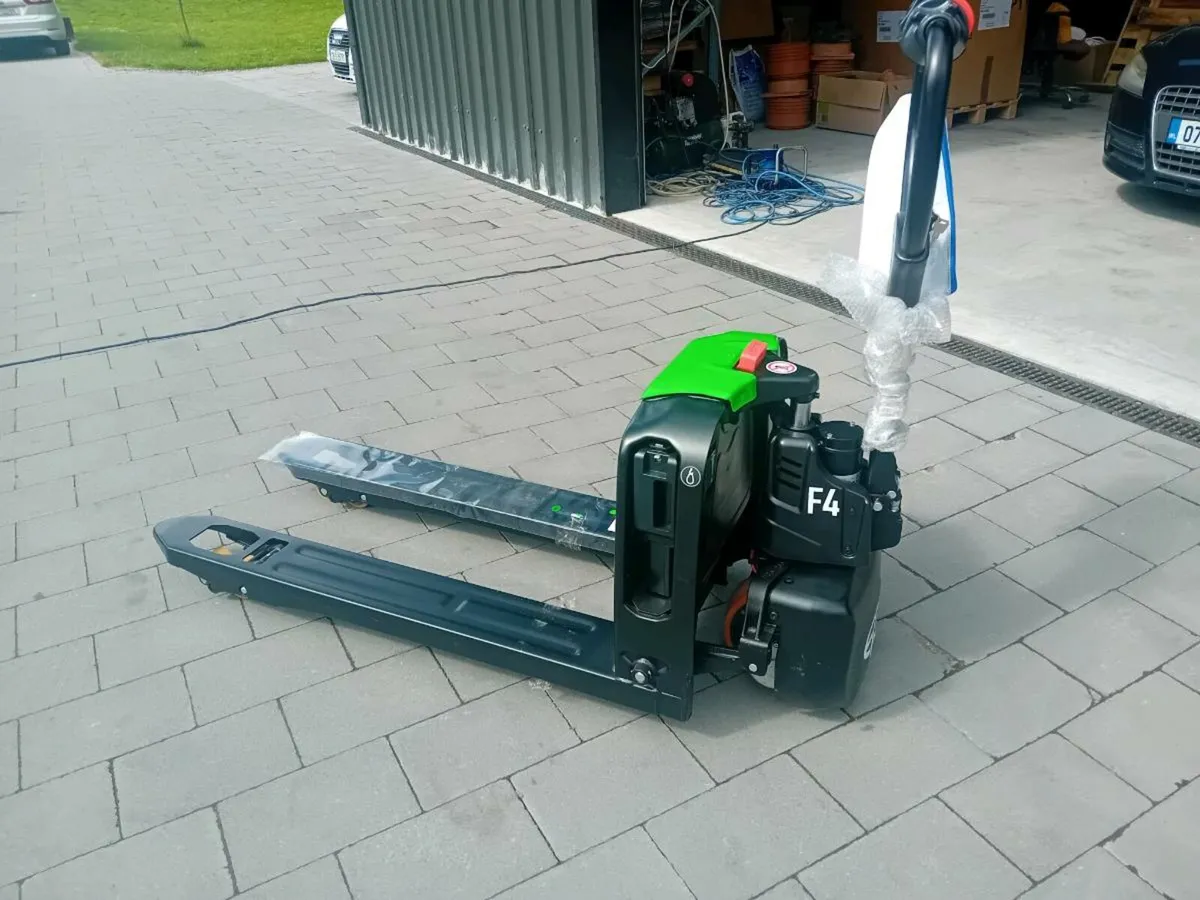 F4 electric pallet truck 1.5 Ton lithium - Image 1