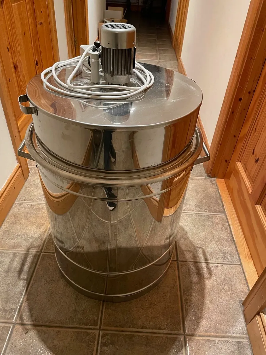 Beekeeping Equipment & Hives - Image 2