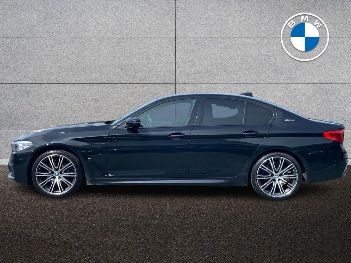 BMW 5 Series 530e M Sport Iperformance Saloon - Image 4