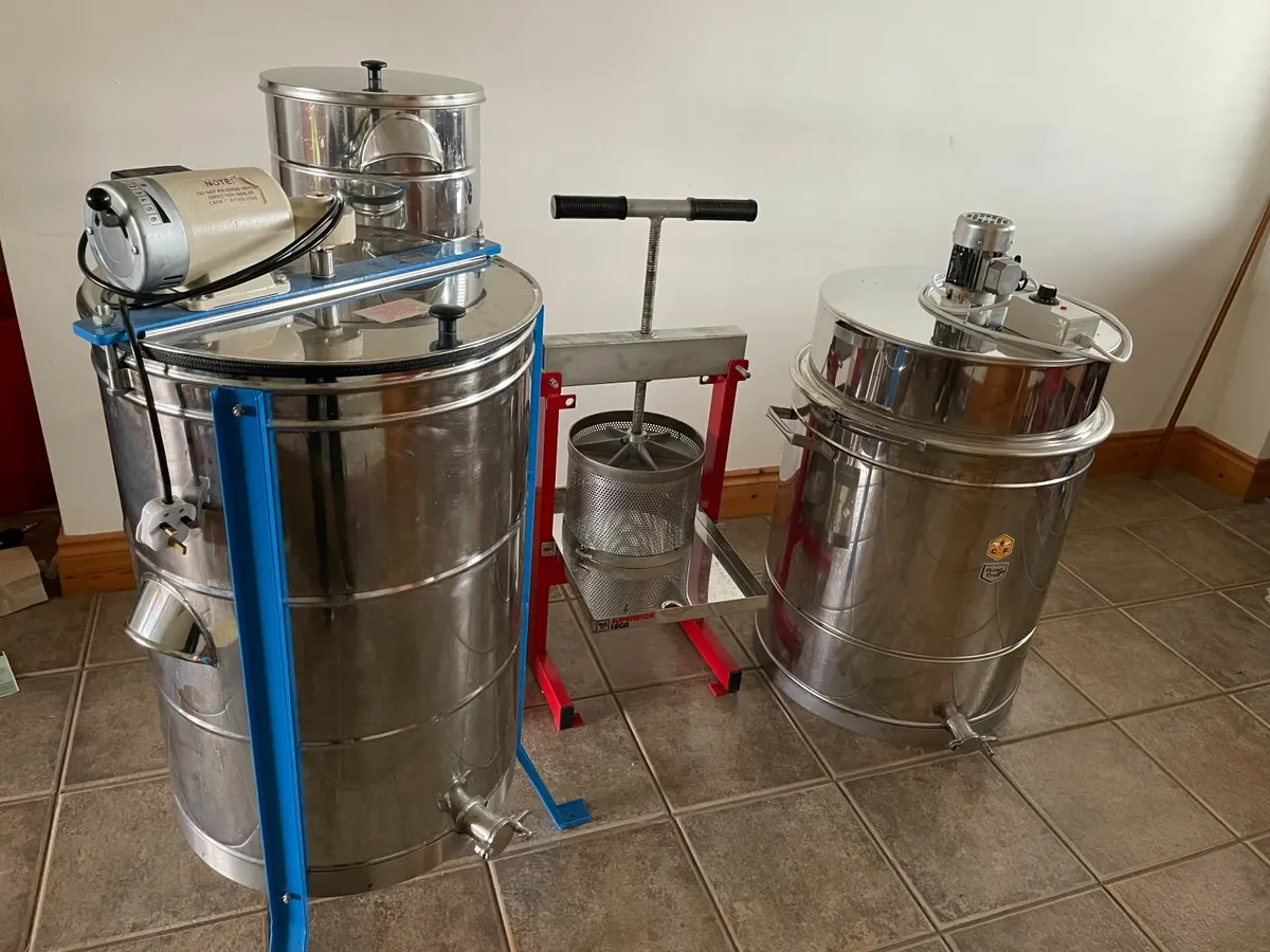 Beekeeping Equipment & Hives - Image 1