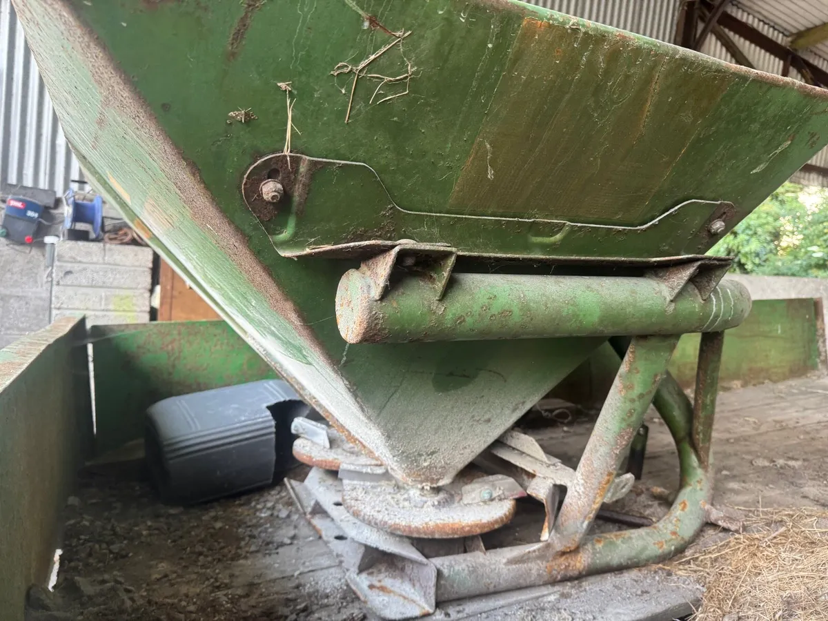Fertiliser spreader€50 &  feeder €600 - Image 2