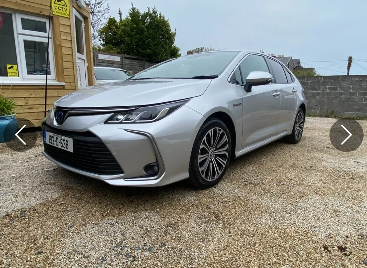 Toyota Corolla Luna Sport * LOW KM - Image 1