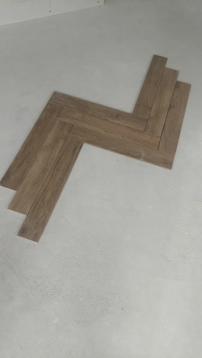 Nebraska Oak Wood Effect Tile - Image 3