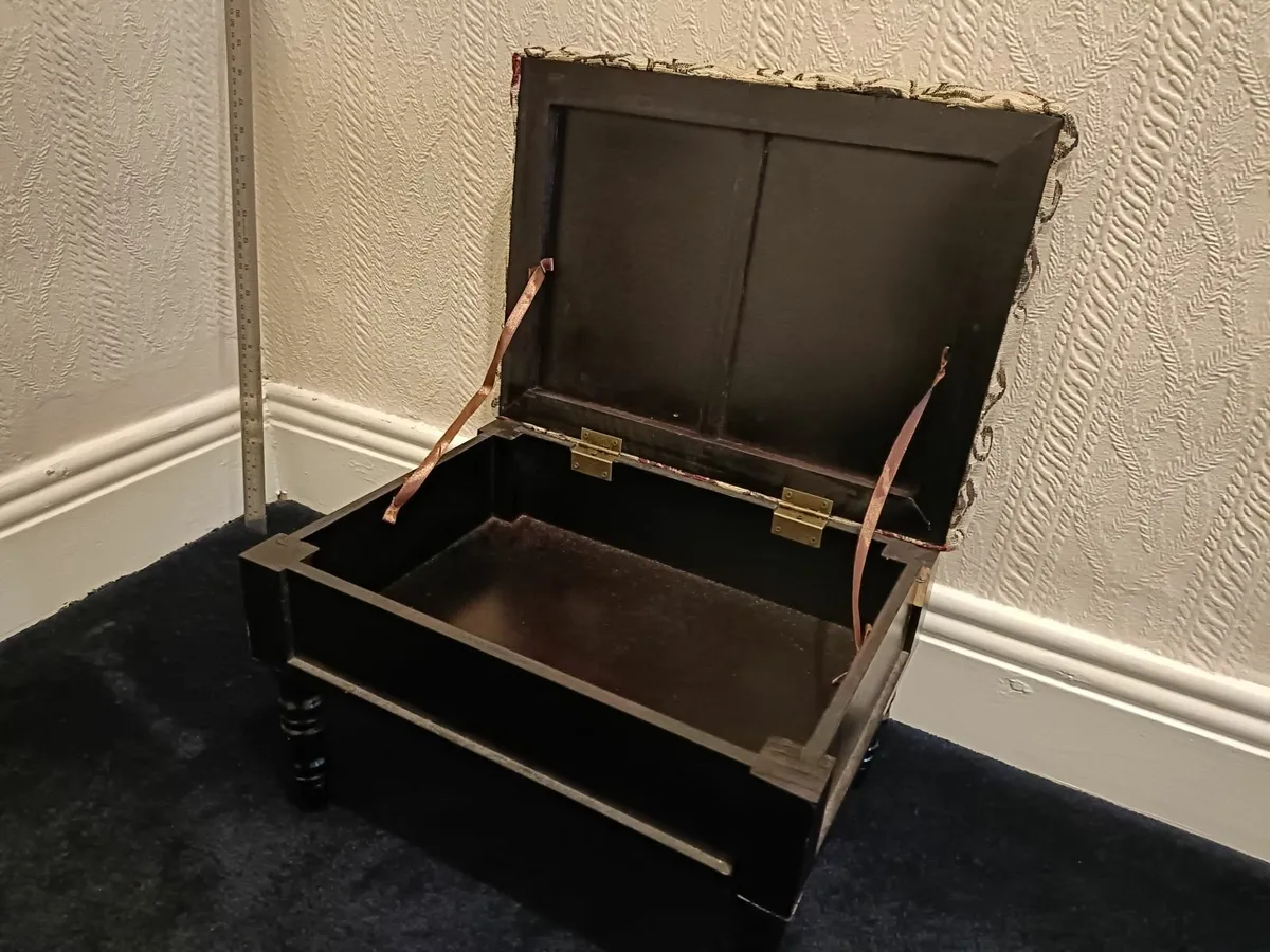 Low stool with storage - Image 1