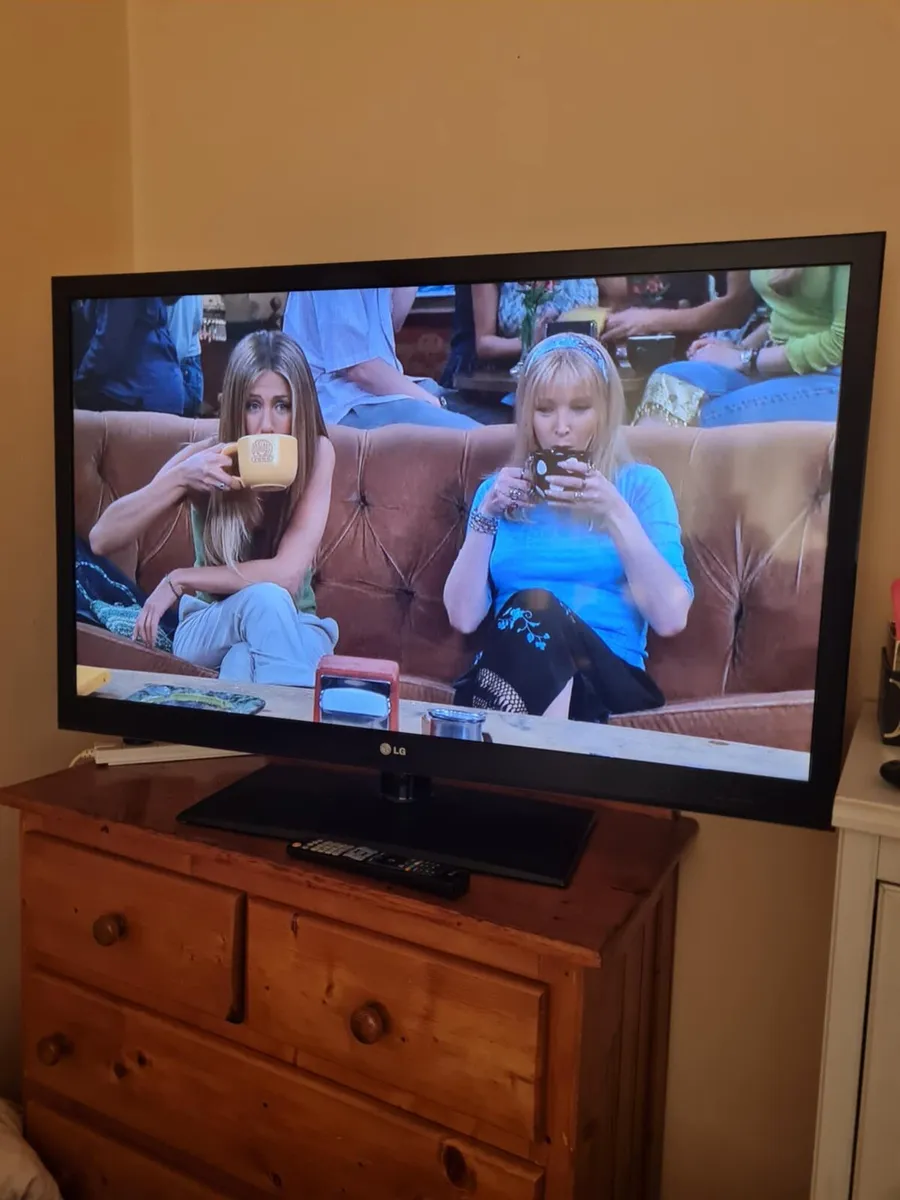 LG TV - Image 1