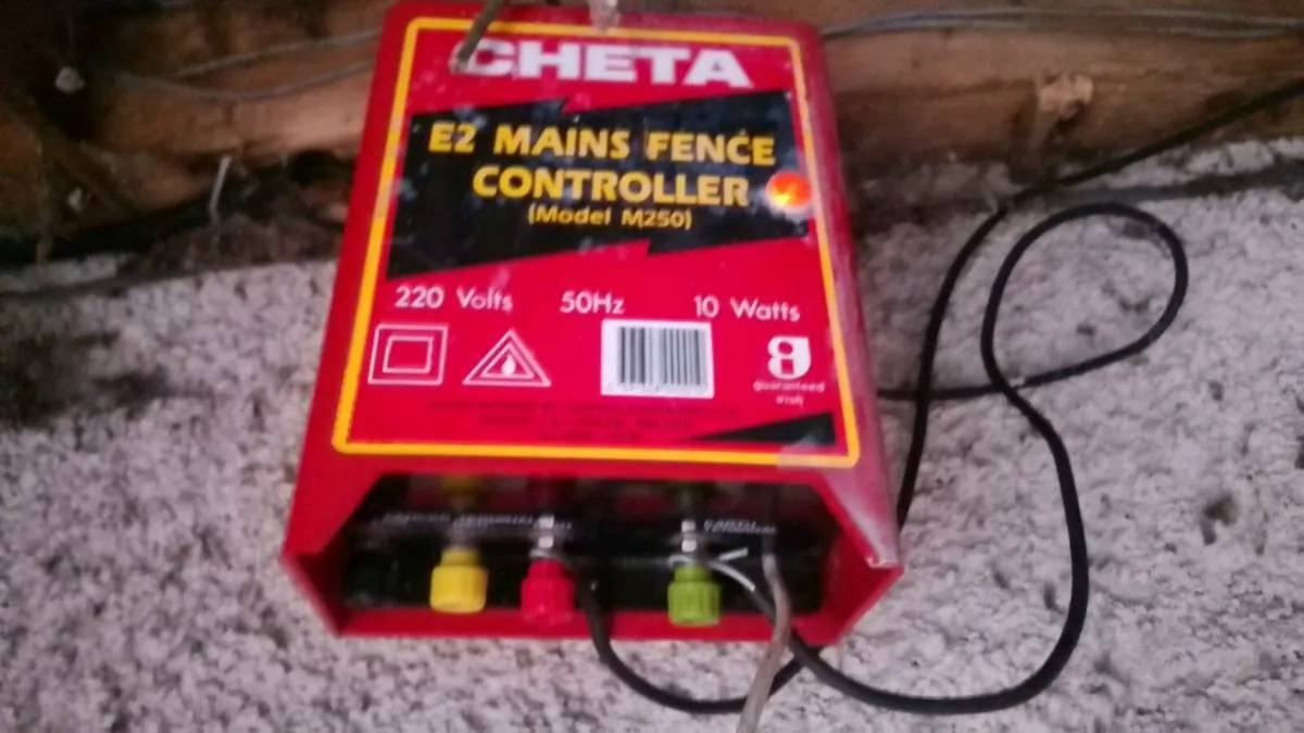Cheta E2. Electric fencer - Image 1