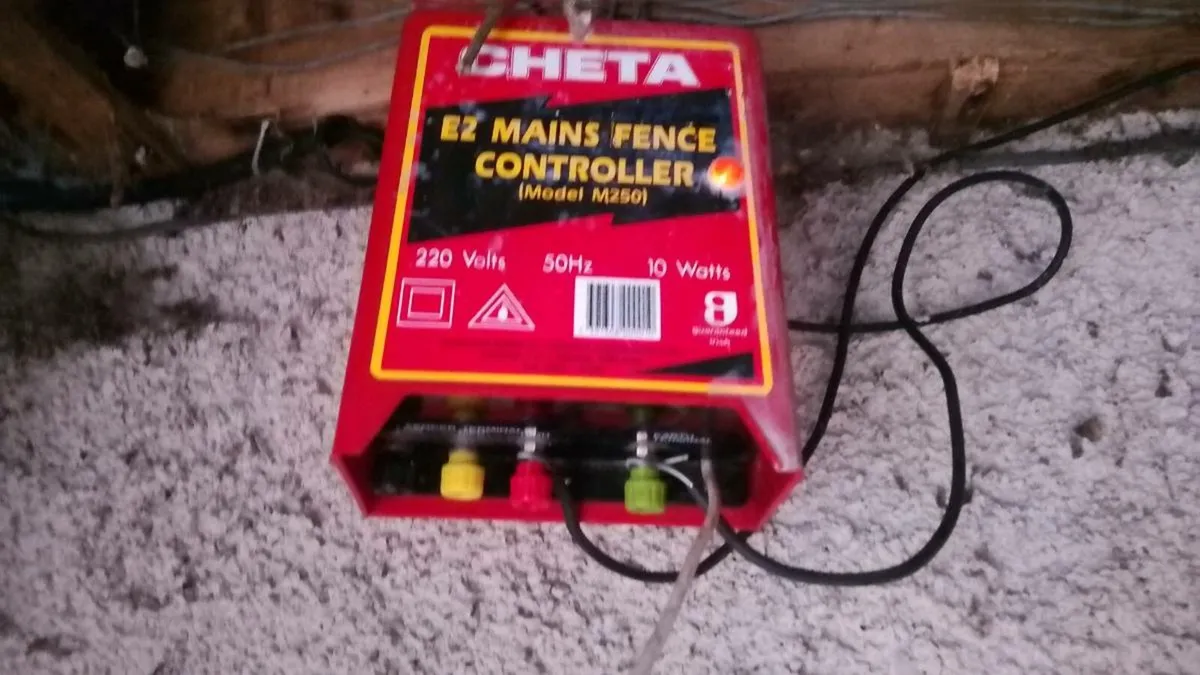 Cheta E2. Electric fencer - Image 2