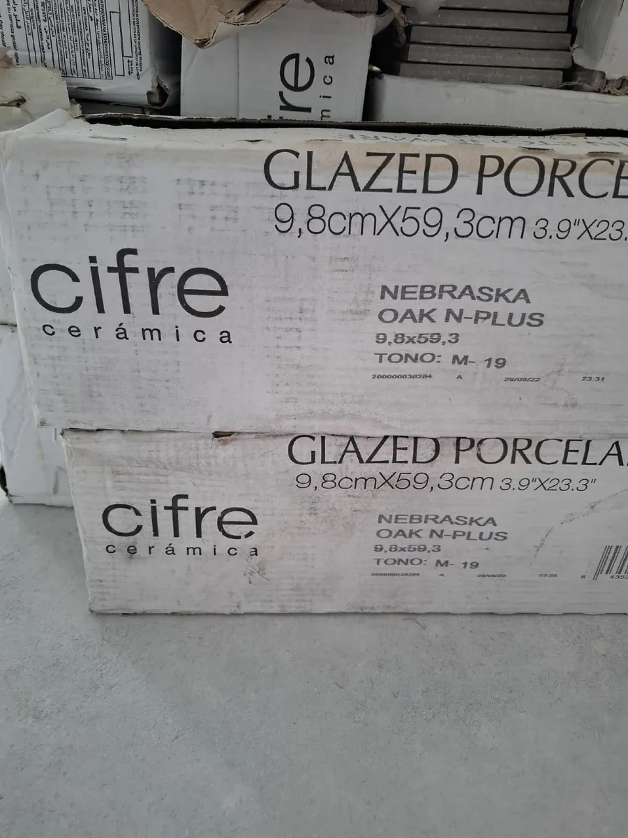 Nebraska Oak Wood Effect Tile - Image 1