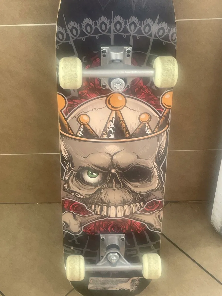 Skateboard - Image 1