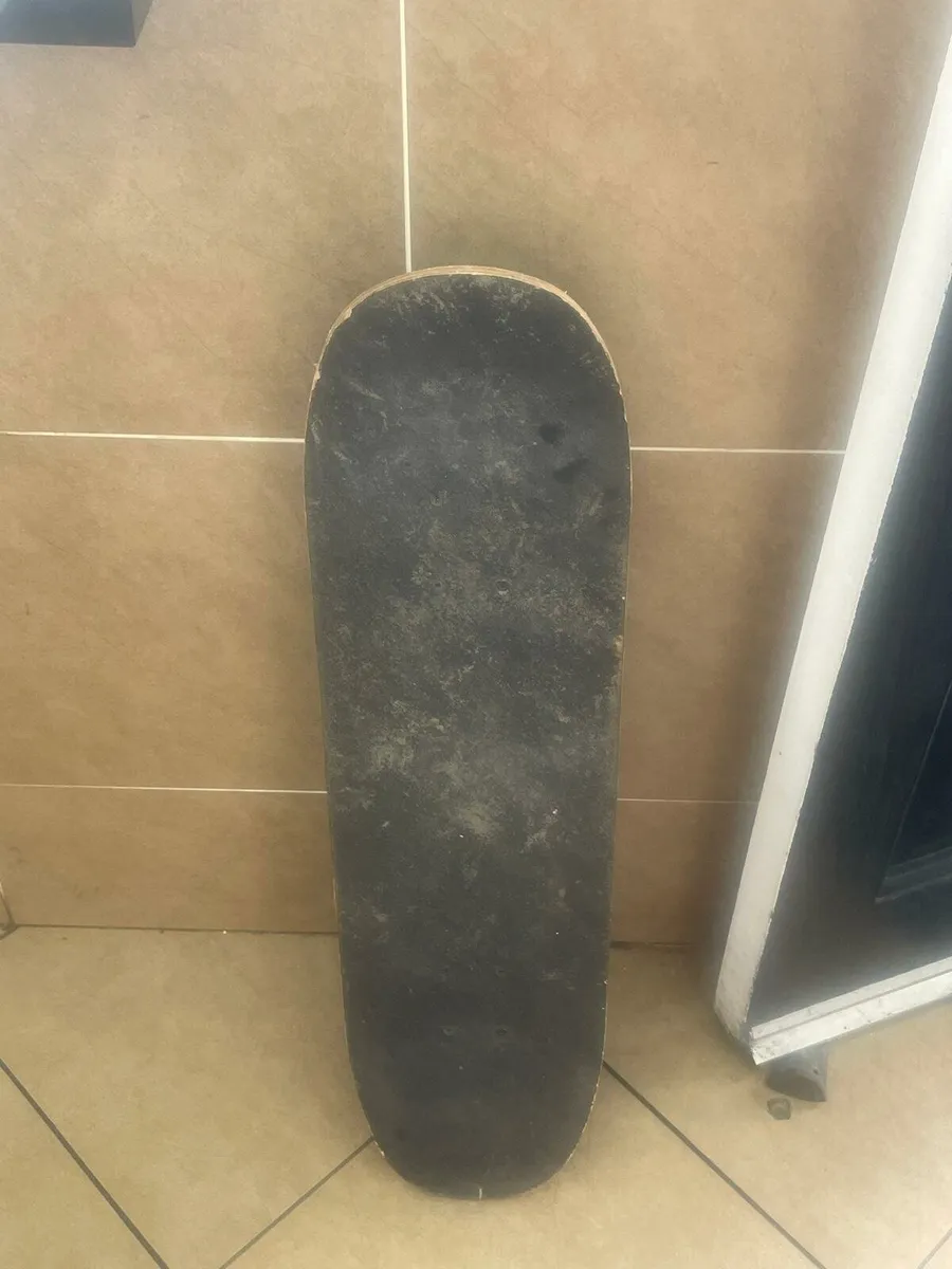 Skateboard - Image 2