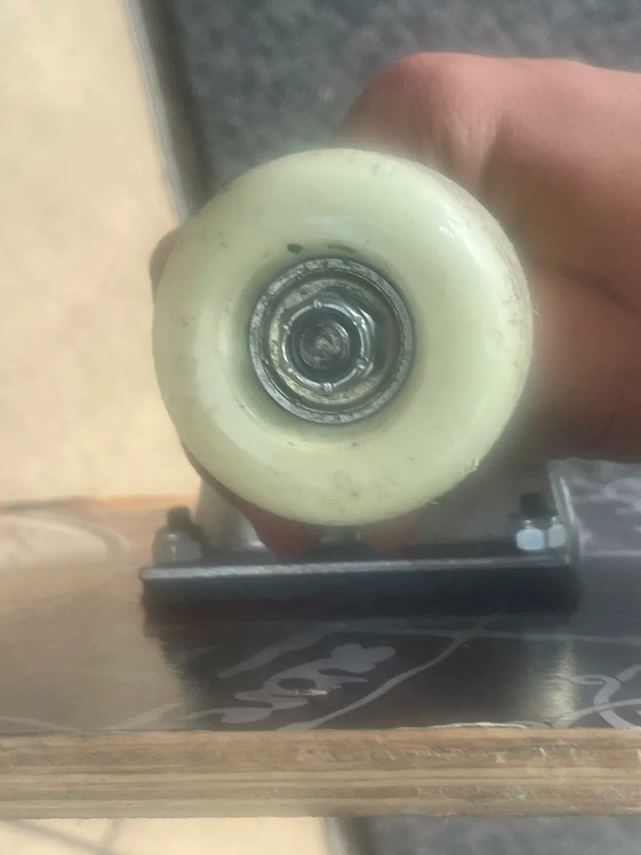 Skateboard - Image 3