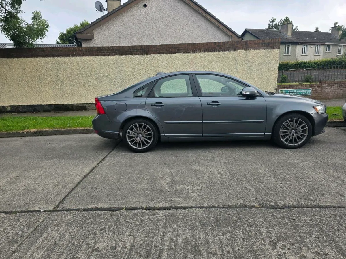 Volvo  S40 - Image 2