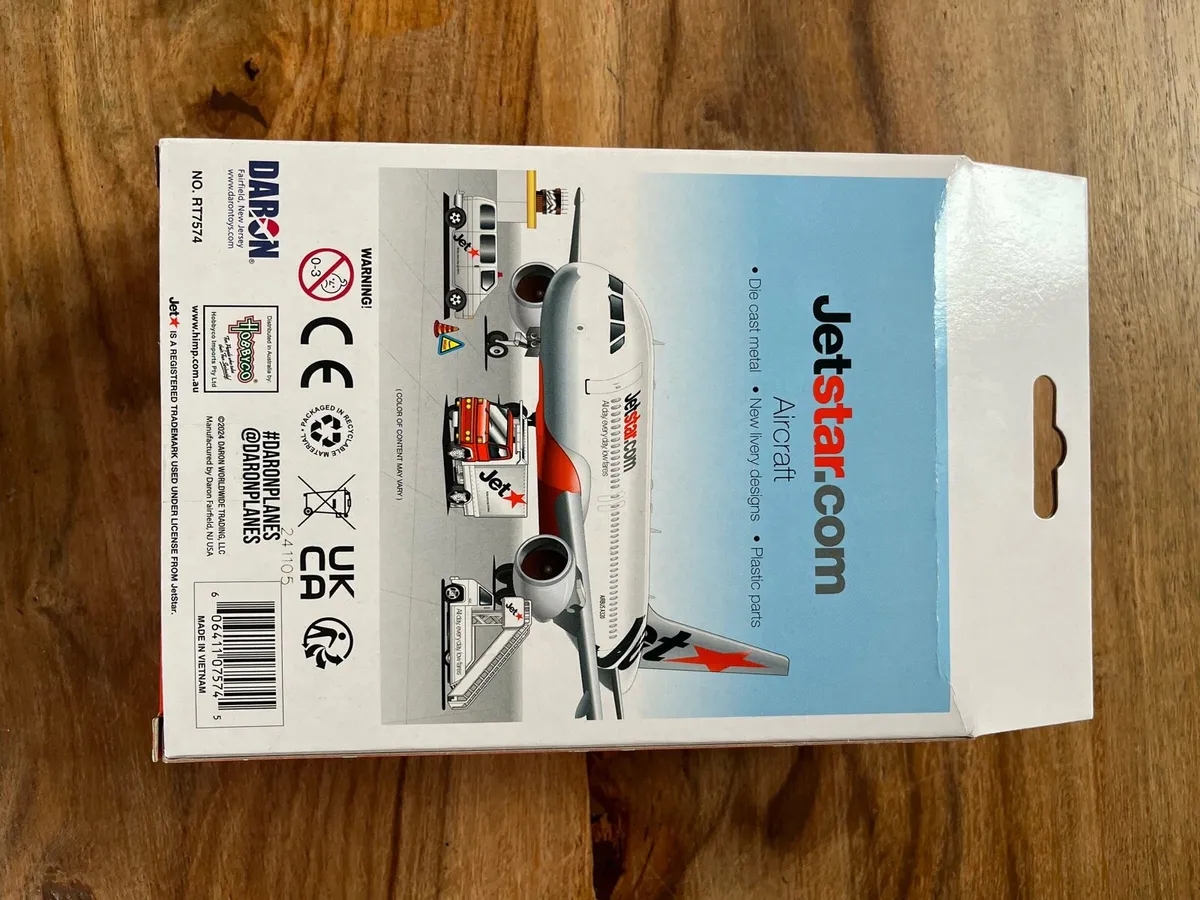 Jetstar A320 Daron Planes Die cast Model - Image 3