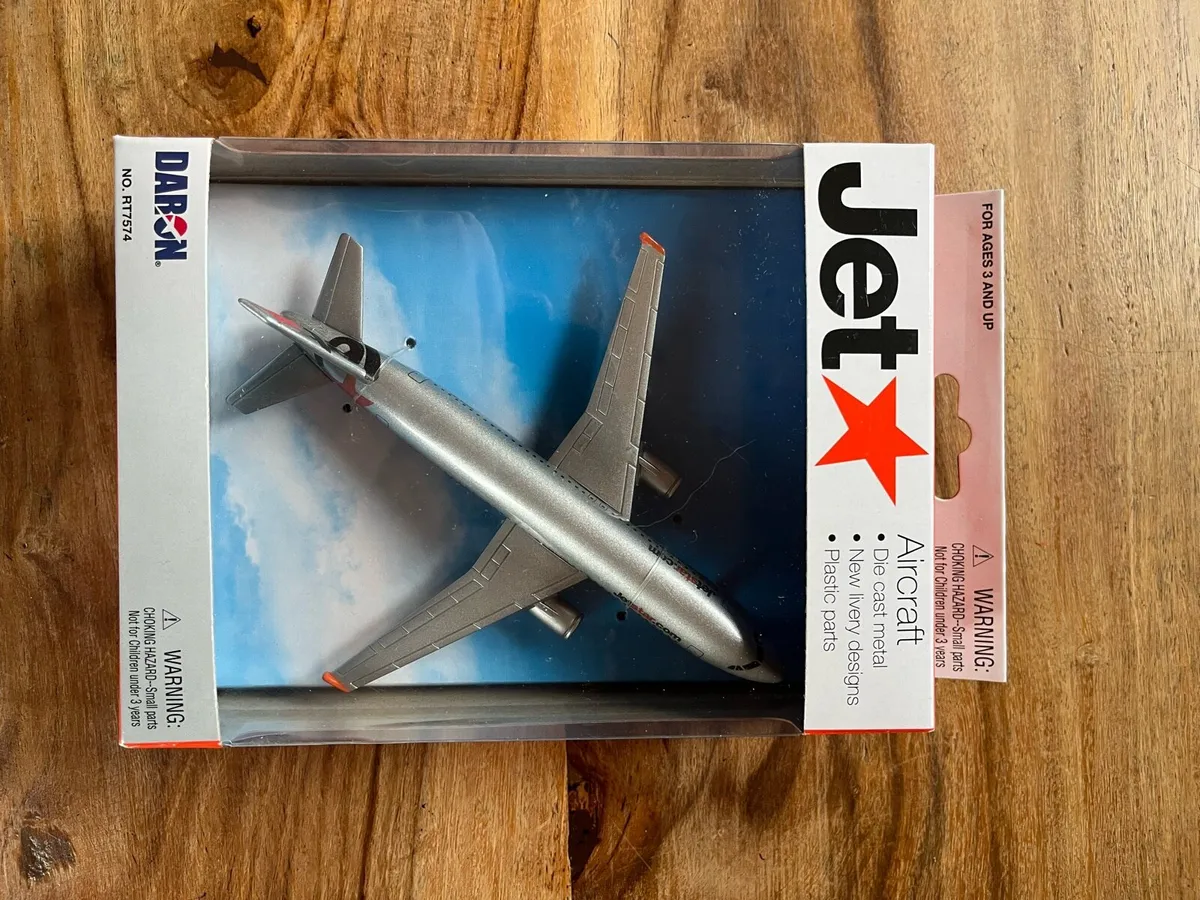Jetstar A320 Daron Planes Die cast Model - Image 4