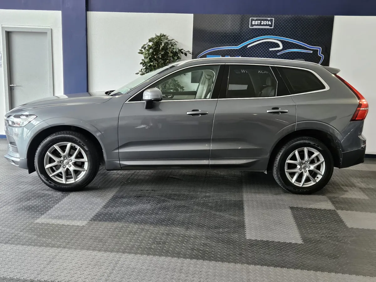 18 VOLVO XC60 MOMENTUM EDITION - Image 3