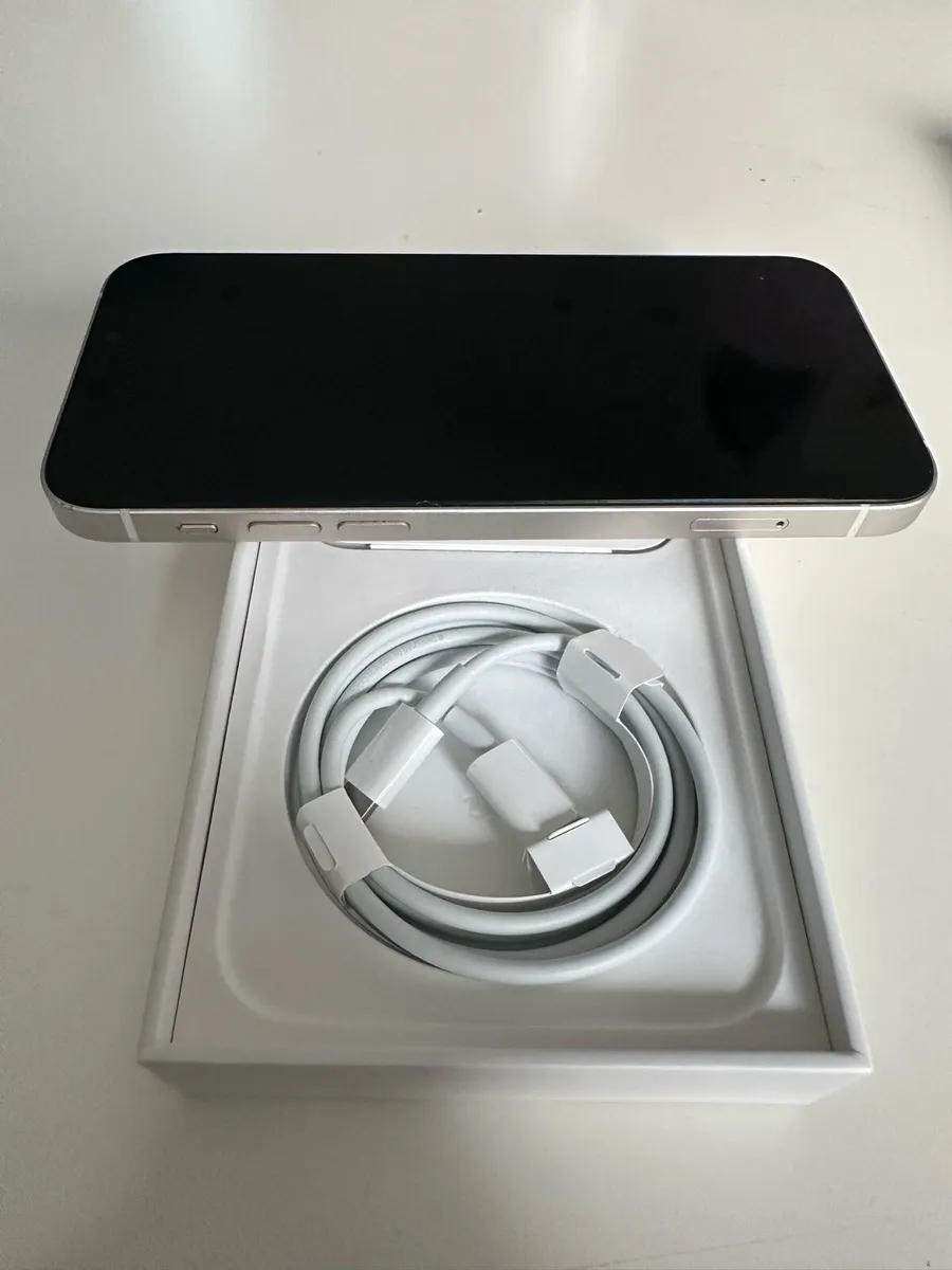 I phone 12 64 GB white - Image 3