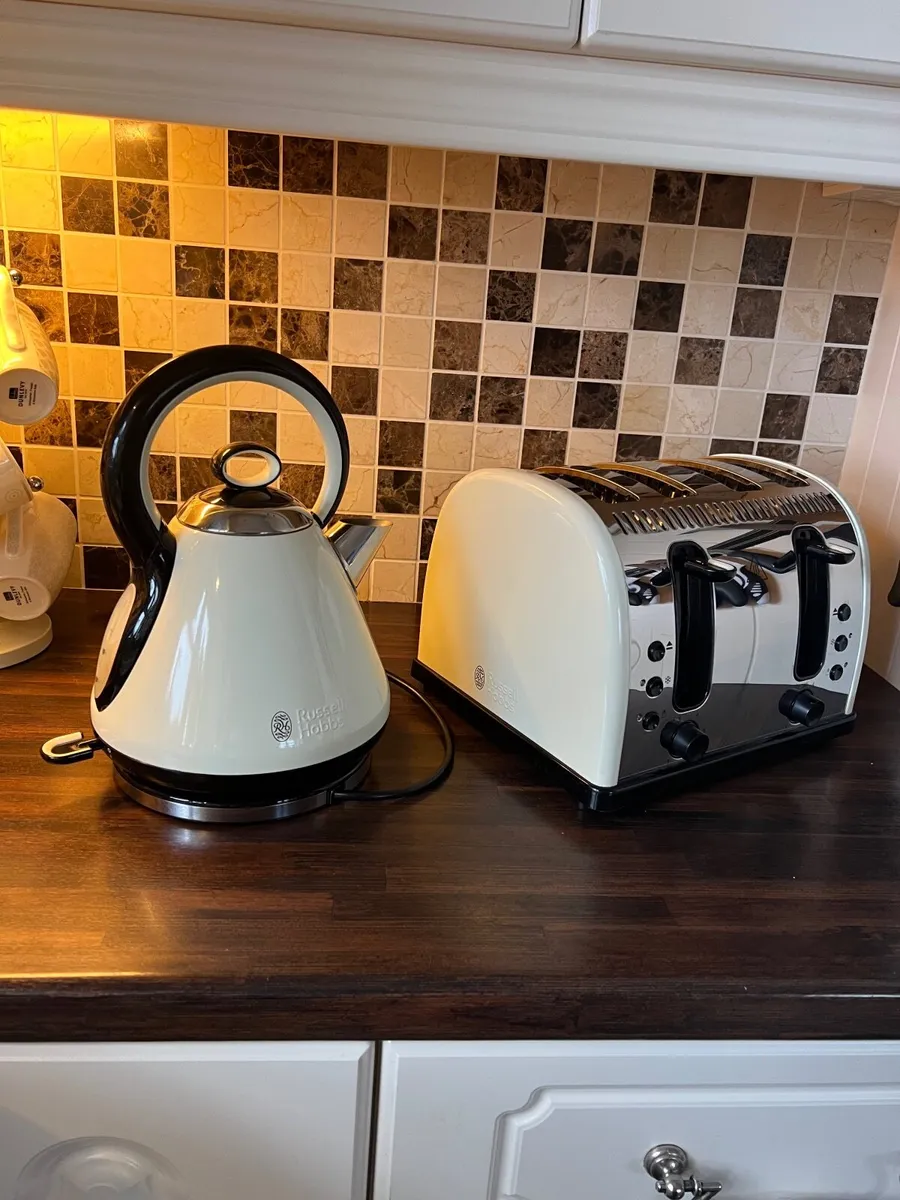 Kettle and toaster - Image 1
