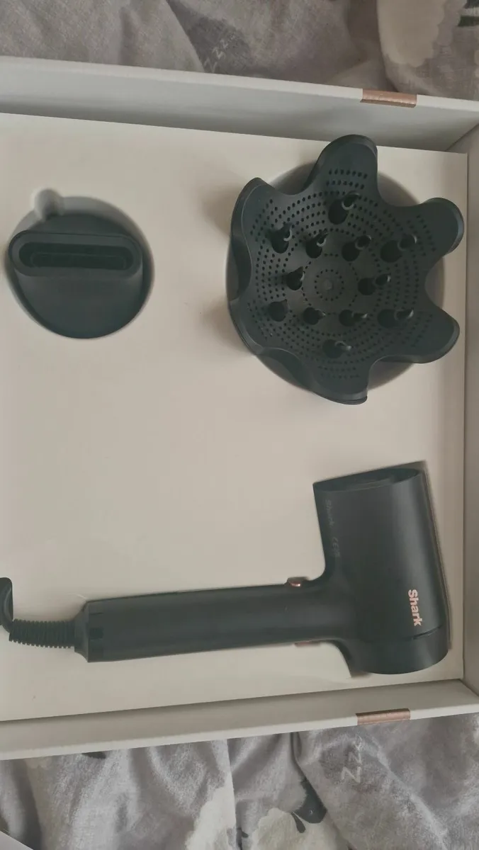 Shark style iQ hairdryer and styler - Image 2