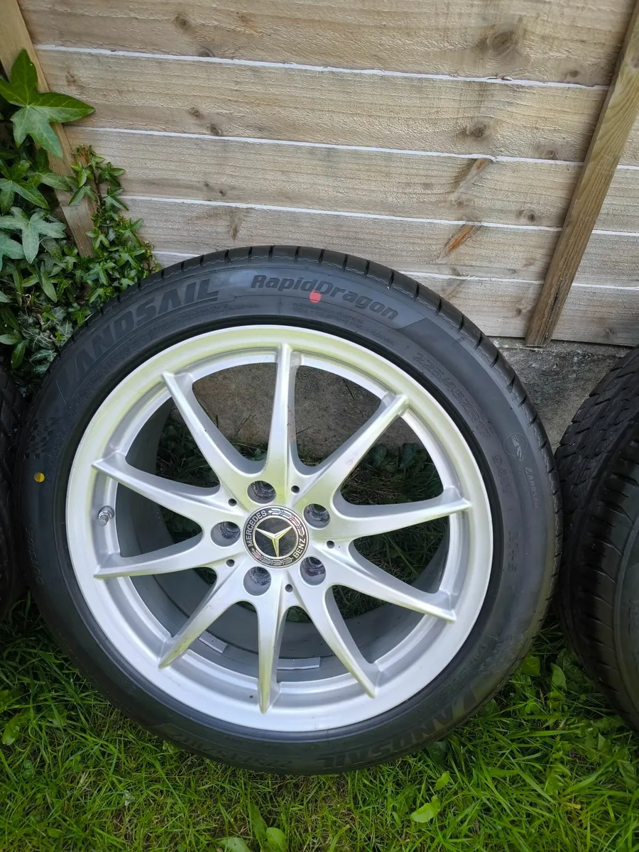 Mercedes alloys wheels C Class 225/45/17 NEW TYRES - Image 4