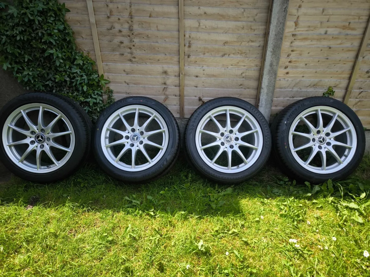 Mercedes alloys wheels C Class 225/45/17 NEW TYRES - Image 1