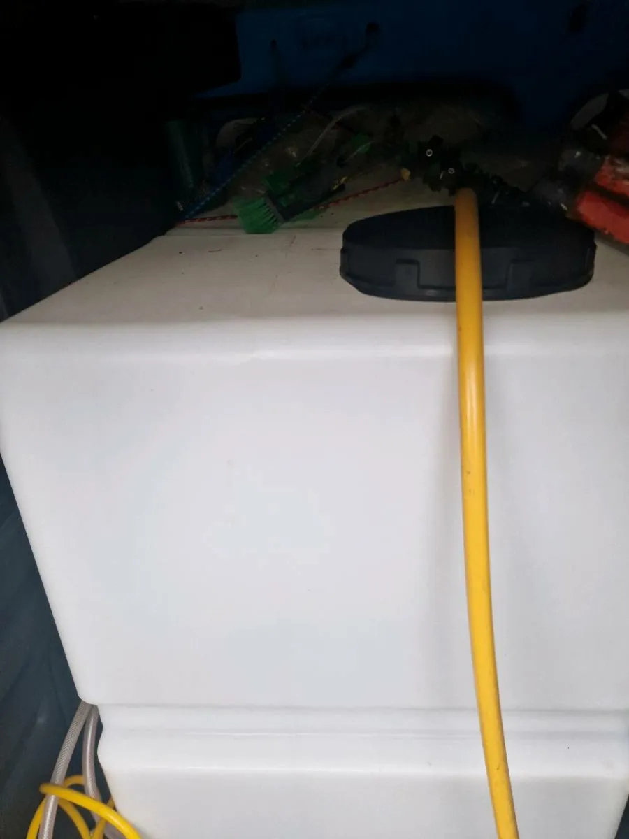 560L water tank - Image 2