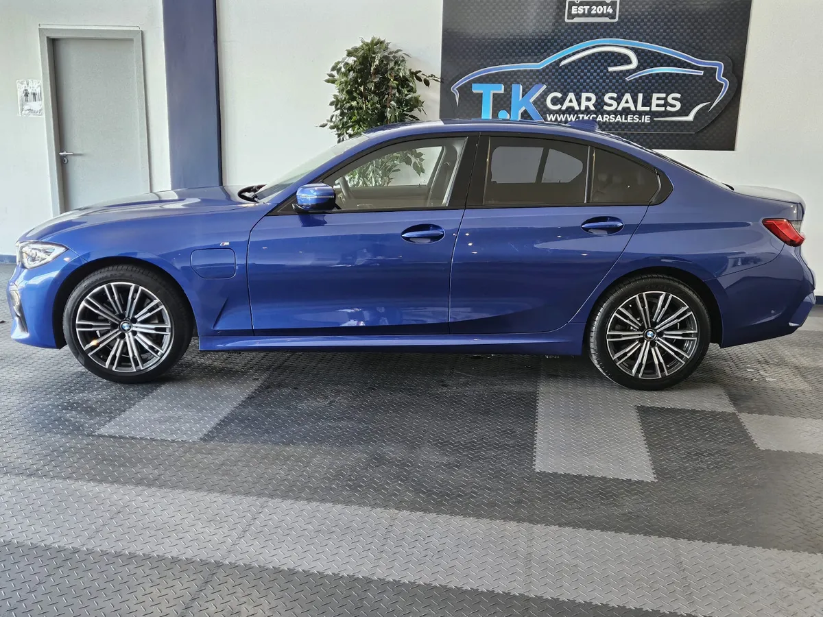 21 BMW 3 SERIES M-SPORT HYBRID - Image 3