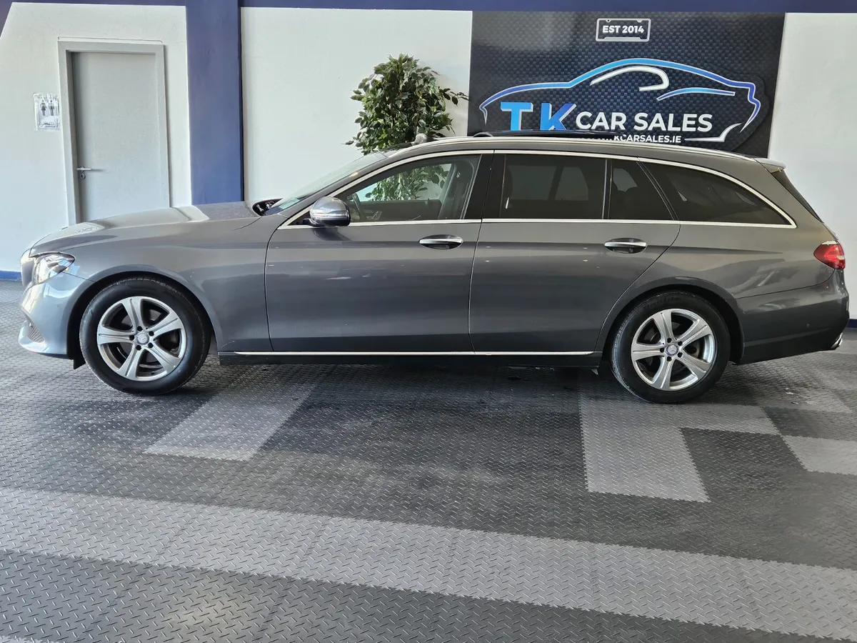 17 MERCEDES BENZ E-CLASS 220 ESTATE SE PREMIUM + - Image 4