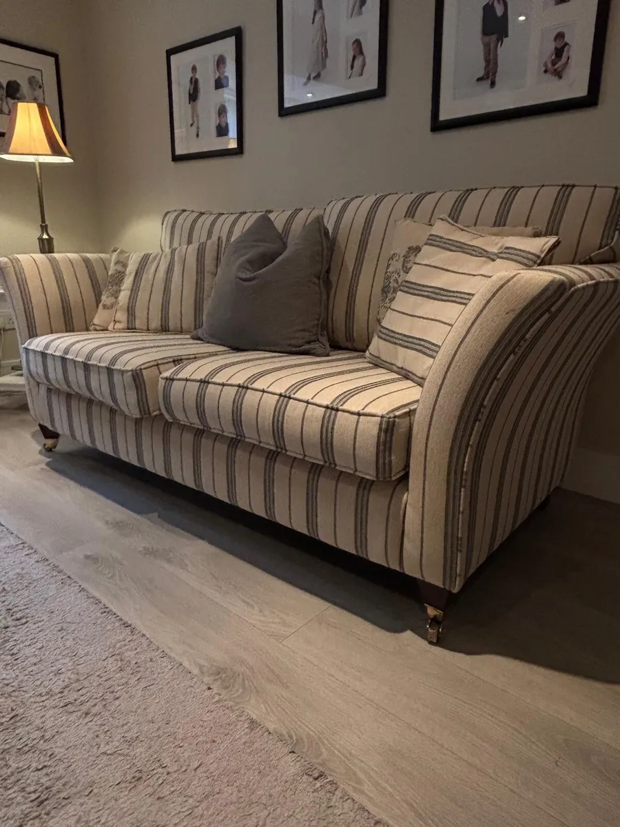 Luxury Suite of furniture 3 seater and 2 seater - Image 4