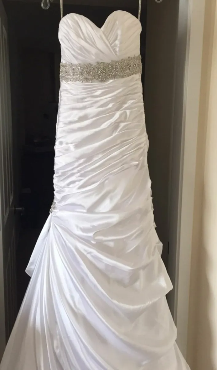 Wedding dress - Image 2